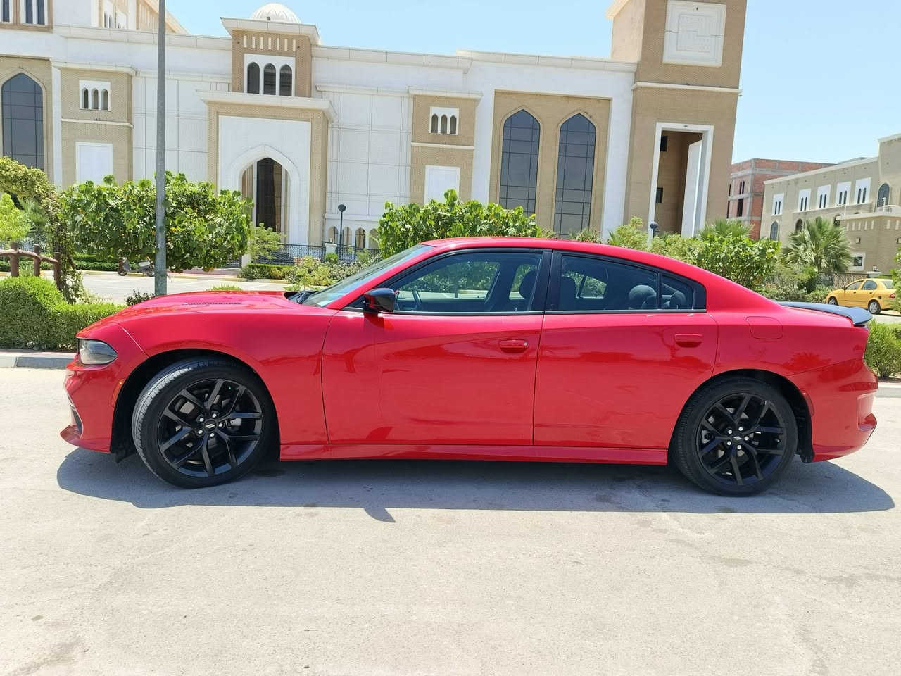 چارجر 2019 مراوس سوناتا حسب القناعه 
بدون ايرباك ماشيه 130 ألف 

مكانها كربلاء 
***********
