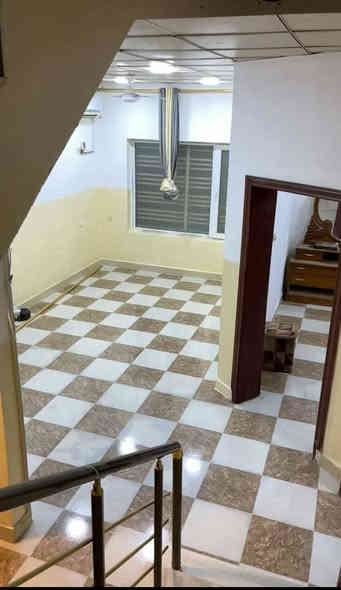 يتوفر بيت للبيع في مجمع سات السكني في ٧كيلو مساحته ٢٤٠مترطابوتحويل مباشر البيع بمقدمه ٨٠مليون والباقي اقساط شهريه تواصل ***********
