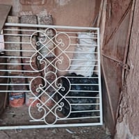 شباك حديد ثقيل • ١م ونص×١م ونص • جديد مصبوغ