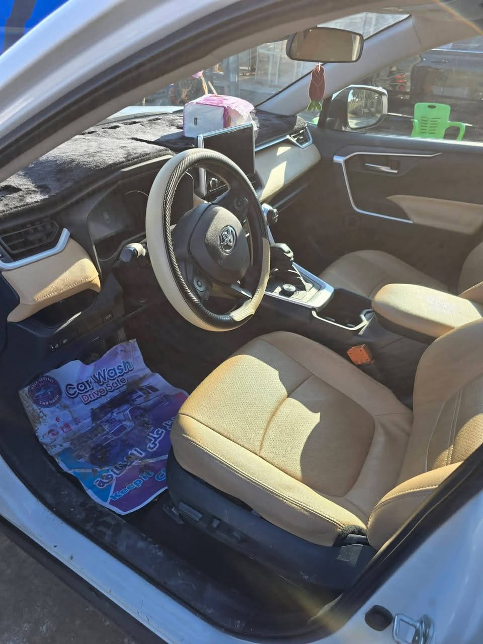 السلام عليكم راف فور للبيع موديل 2024 فئه XLE فول بصمه فتحه داخل جلد راد 360 حساس امامي خلفي ماشيه 24 الف ميل 
سياره مابيه اي نقص 
ضررها بس بنيد مصبوغ 
السعر 215 مكان السياره ديالى المقداديه 
الاتصال ***********
