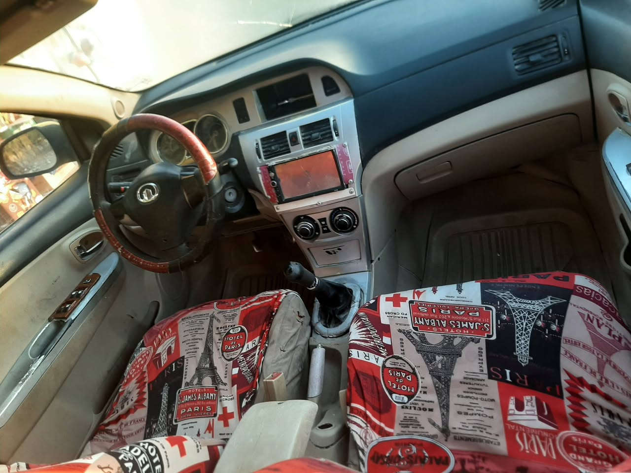 السلام عليكم 
كريت ول فولكس 
السعر 20
مكينه جديده
ولباقي كدام العين 
***********
