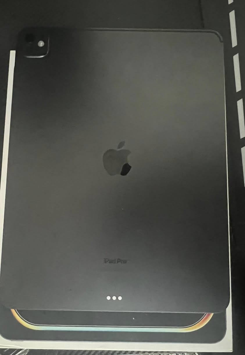 السلام عليكم للبيع ايباد
‏

Ipad pro 13  M4

‎ذاكرة 256

بطارية 99

دورات الشحن 109

وياه قلم  يشتغل مبي شيء

وكفره هم
موقع بغداد الكاظمية
للتواصل 
***********
