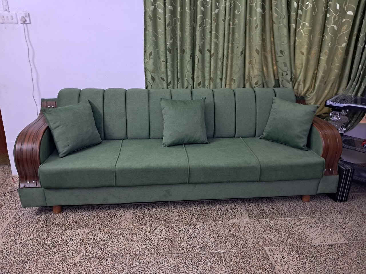 تعديل القنفات القديمه

  وعملها تخم  مثل الي موجوده بالصور 

#بروانه قرب معمل الثلج 

بكر احمدالحردان  
***********
