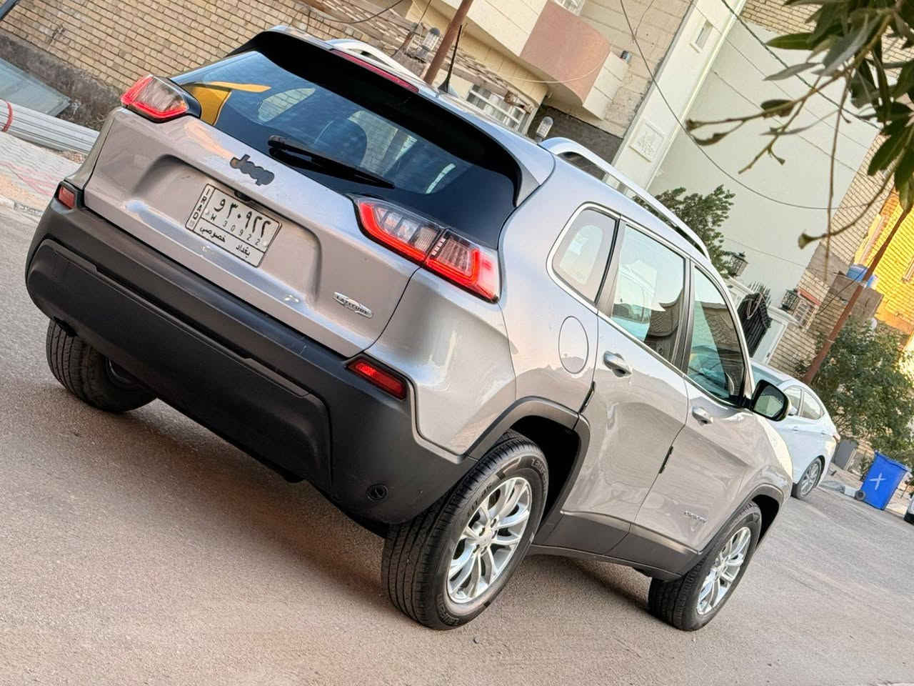 سلام عليكم للبيع جيب بزون موديل 2019 حادثه دعاميه اماميه مرفوقه بلمنشور السعر 128 وبي مجال موصفات مكينه 2400 شاشه كبيره كشنات جلد بصمت تشغيل بصمت ابواب كشن كهربائي كامره خلفيه دواره سياد بريك بصمه حساسات هيترات بلمري كشنات تدفئه تخم تاير حداديه تبريد تدفئه شغال مكينه وكير جاهزه العنوان كربلاء للستفسار ***********
