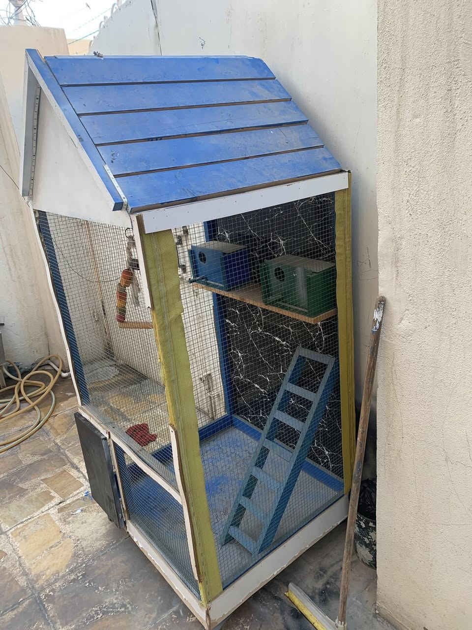 للبيع بسعر مناسب اربيل طيراوه 50الف ومجال خشب اصلي واناره نشره داير قفص***********
