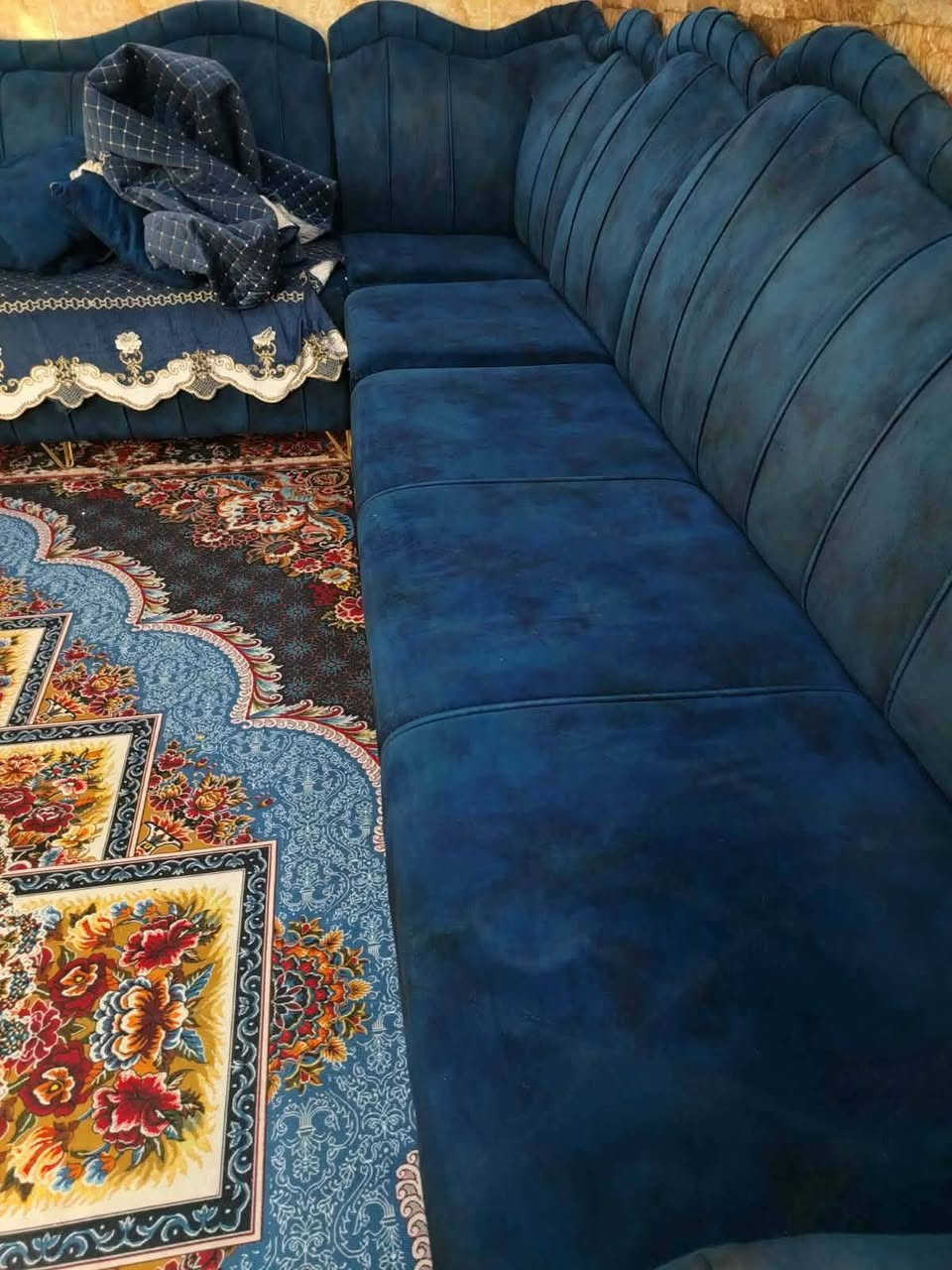 سلام عليكم تخم ديوان للبيع 8 مقاعد نضيف تفصال تكمه السعر 275 وبيه مجال بسيط الشراي  يتصل بلرقم ويدلل *********** وتساب موجود مكان بغداد البياع
