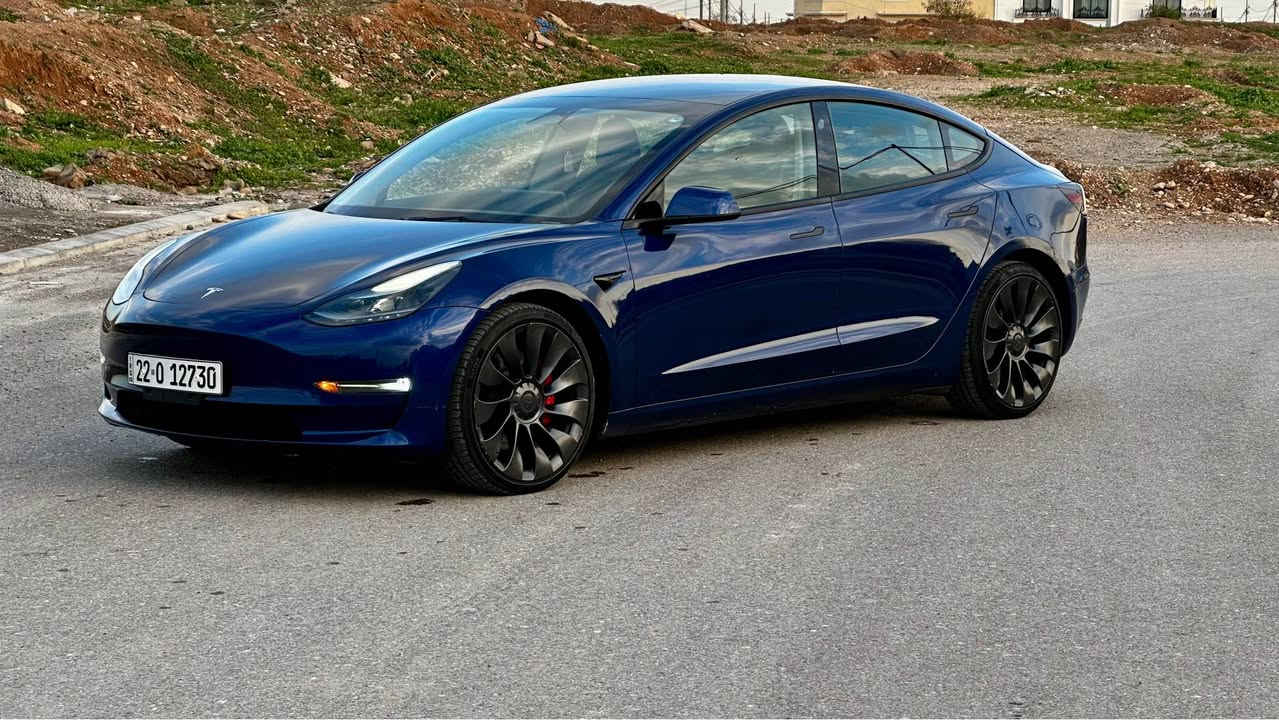 السلام عليكم 
Tesla model three performance 2023 
السيارة جداً نظيفة بدون دواخل بدون ايرباك حدث جداً بسط بدون صبغ بجم كبس ماشية 69الف كيلو 
بريفورمنس يعني 455 حصان يعني من صفر لل 100 2,9 ثانية سعر 225 بيها مجال مكان السيارة اربيل اي استفسار صور الحادث اتصلوا على :
***********
*********** أربيل, العراق
