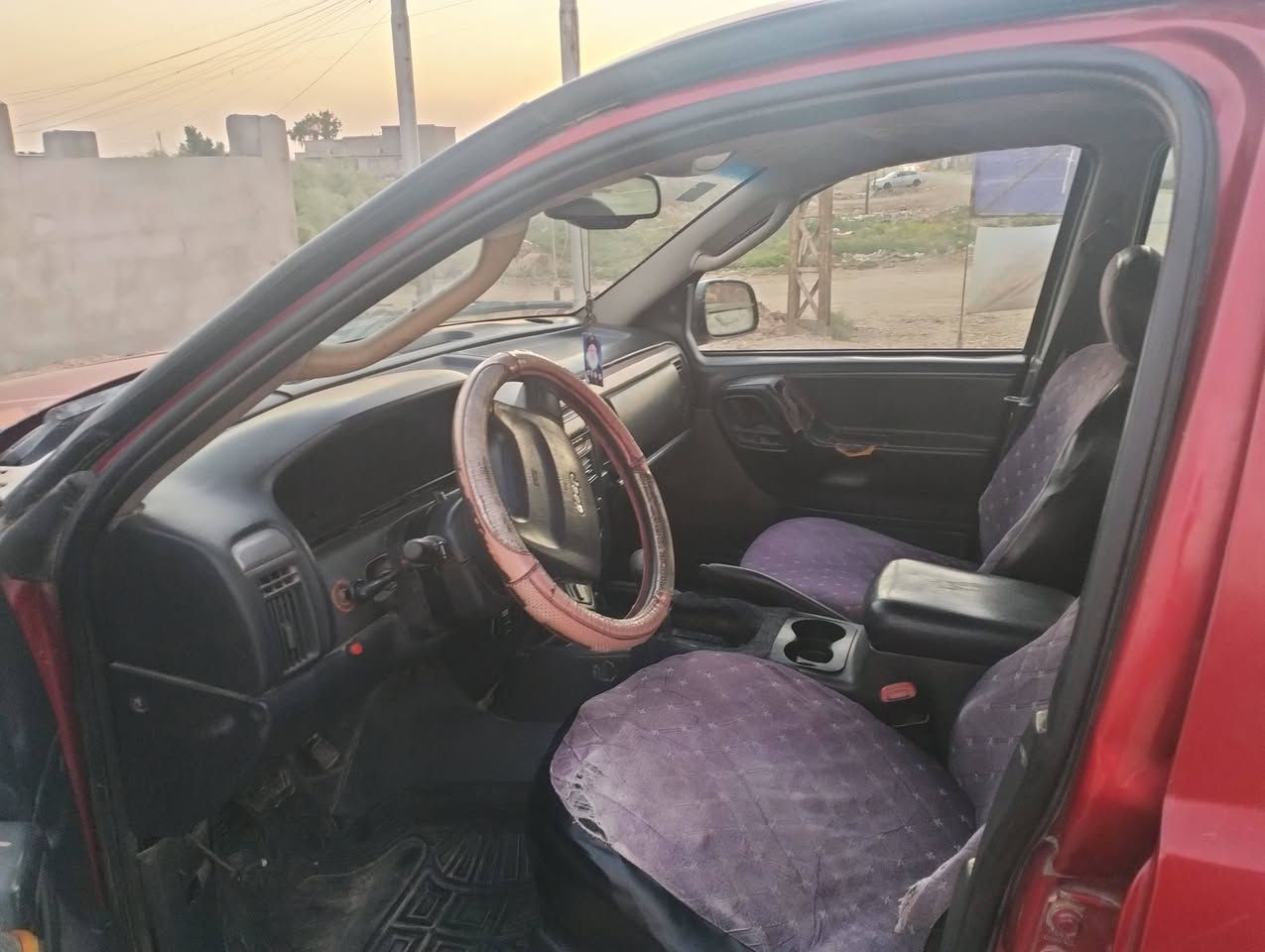 السلام عليكم
للبيع مستعجل 
جيب شيروكي 2002
محرك VVT مصبوغه عام 
السعر 36 
التواصل على الرقم ***********
