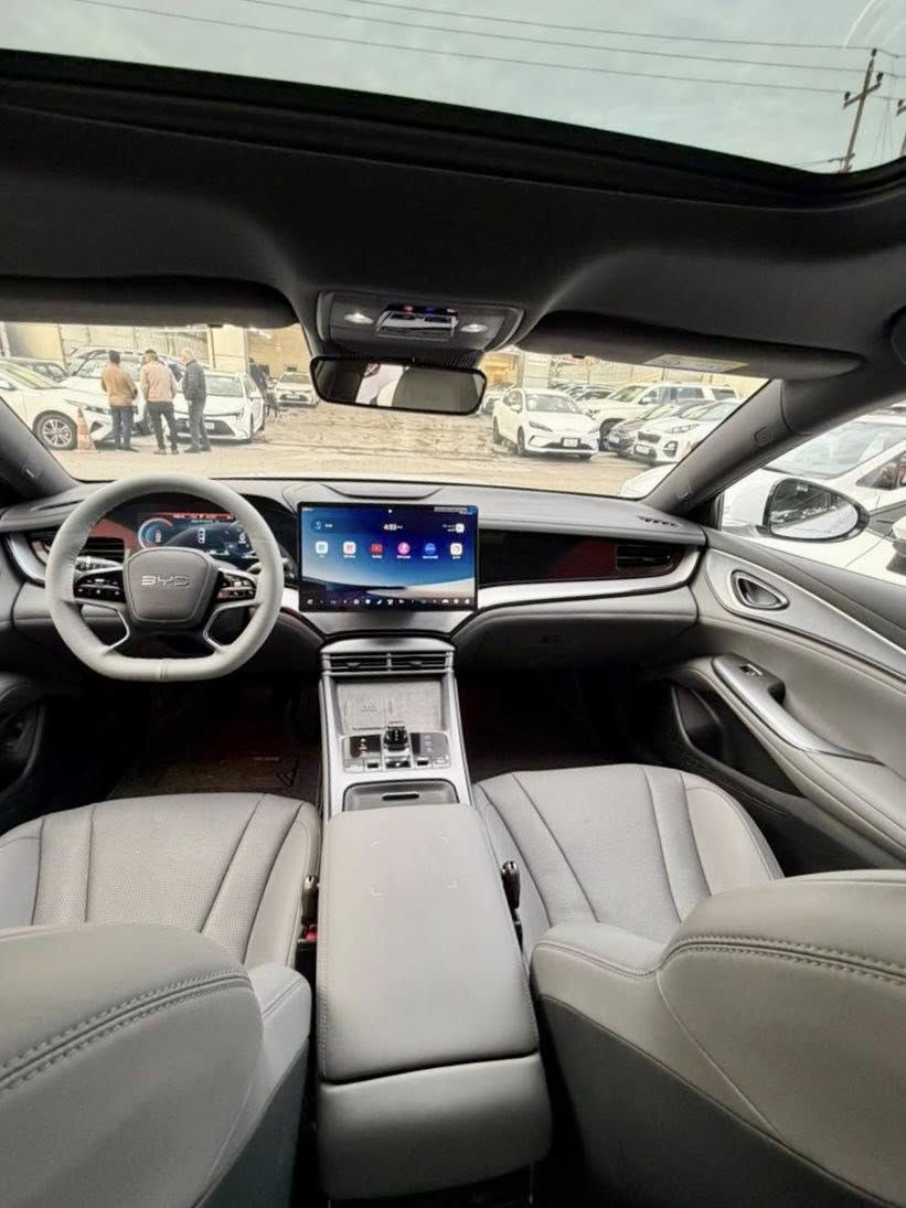 ✨🚘 معرض ريتاج يقدّم فرصة مميّزة لعشّاق الفخامة والاقتصاد 🚘✨
للبيع BYD Seal 07 2025  – فئة Design (فل مواصفات)

وكالة BYD العراق بانوراما + جنطة كهرباء + ابواب شفط
ممشى: 3,000 كم فقط – بحالة الوكالة ✨

مغلفة PPF بالكامل ضمان التغليف 10 سنوات 

🔰 المواصفات الميكانيكية والأداء:

 • نظام هايبرد حديث يجمع بين القوة والتوفير
 • محرك 1.5 لتر + محرك كهربائي
 • تسارع سلس وقيادة هادئة داخل المدينة وعلى الطرق السريعة
 • استهلاك وقود اقتصادي جدًا
 • ناقل حركة أوتوماتيك ناعم
 • وضعيات قيادة متعددة (Eco / Normal / Sport)

🖥️ التقنيات والرفاهية:

 • شاشة وسطية كبيرة متعددة الوظائف
 • شاشة عدادات رقمية
 • نظام ملاحة + بلوتوث + Apple CarPlay / Android Auto
 • بصمة تشغيل + دخول ذكي
 • شحن لاسلكي للهاتف
 • إضاءة داخلية محيطية
 • تكييف أوتوماتيك مزدوج
 • مقاعد جلد فاخرة قابلة للتعديل كهربائيًا
 • تحكم من المقود + مثبت سرعة

🛡️ أنظمة الأمان ومساعدة السائق:

 • كاميرات 360° + حساسات أمامية وخلفية
 • نظام مانع الانزلاق + الثبات الإلكتروني
 • رادار تنبيه الاصطدام + المحافظة على المسار
 • نظام فرملة طوارئ
 • وسائد هوائية متعددة
 • نظام مراقبة النقطة العمياء

🎨 المظهر الخارجي:

 • تصميم رياضي أنيق
 • إضاءات LED أمامية وخلفية
 • جنوط ألمنيوم رياضية
 •  مرايا كهرباء قابلة للطي

📄 حالة السيارة:

 • وكالة عراقية داخل الضمان
 • فحص كامل
 • السيارة نظيفة جدًا – استخدام خفيف

📍 بغداد – معارض البياع – الشارع الرئيسي
📞 *********** | ***********
📞 *********** | ***********
📞 *********** | ***********

ريتاج… المستقبل بين إيديك �
