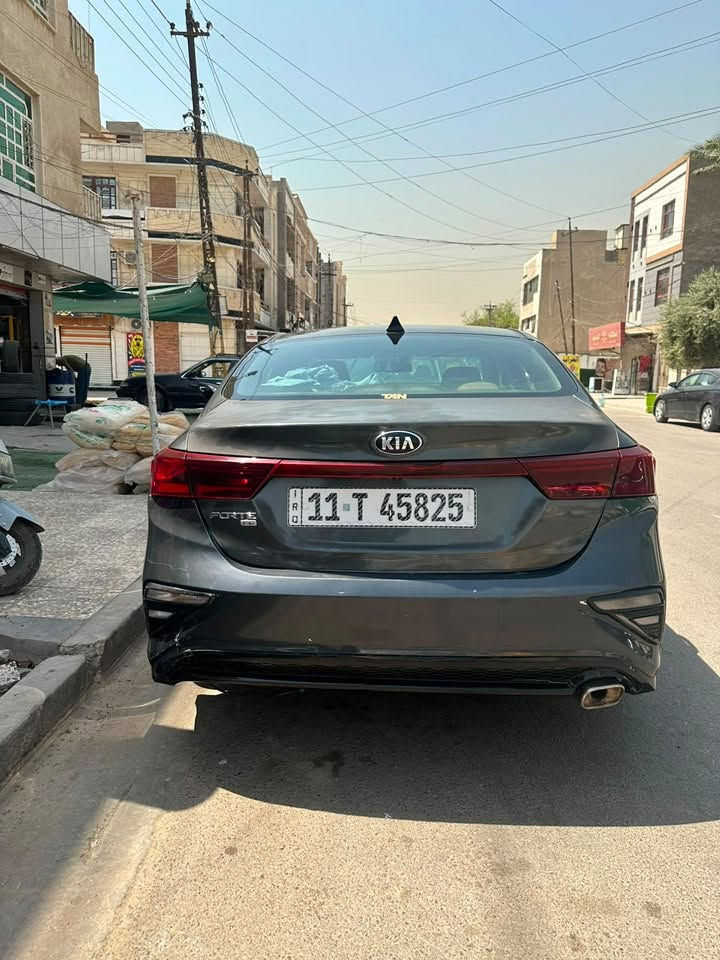 السلام عليكم
للبيع 

 

كيا فورتي 2019 

فئة fE

ماشيه 109 mi

نص فول 

تحكمات ستيرن

مثبت سرعه

حساس امامي

رادار امامي

محرك 2000 دوش 

گير cvt مع (منظومة تبريد للگير)

السياره بيها رصعات خفيفه وبيها طخطخه بالدوسه الي جوه الباب

السياره خير من الله 

رقم الجديد 

سنويه 2030

تحويل ثاني يوم 

حادثها جنطه ومرجع ع البارد 

مكان السياره / بغداد / البنوك

.

.

.

التواصل واتساب فقط او اتصال . 

***********
