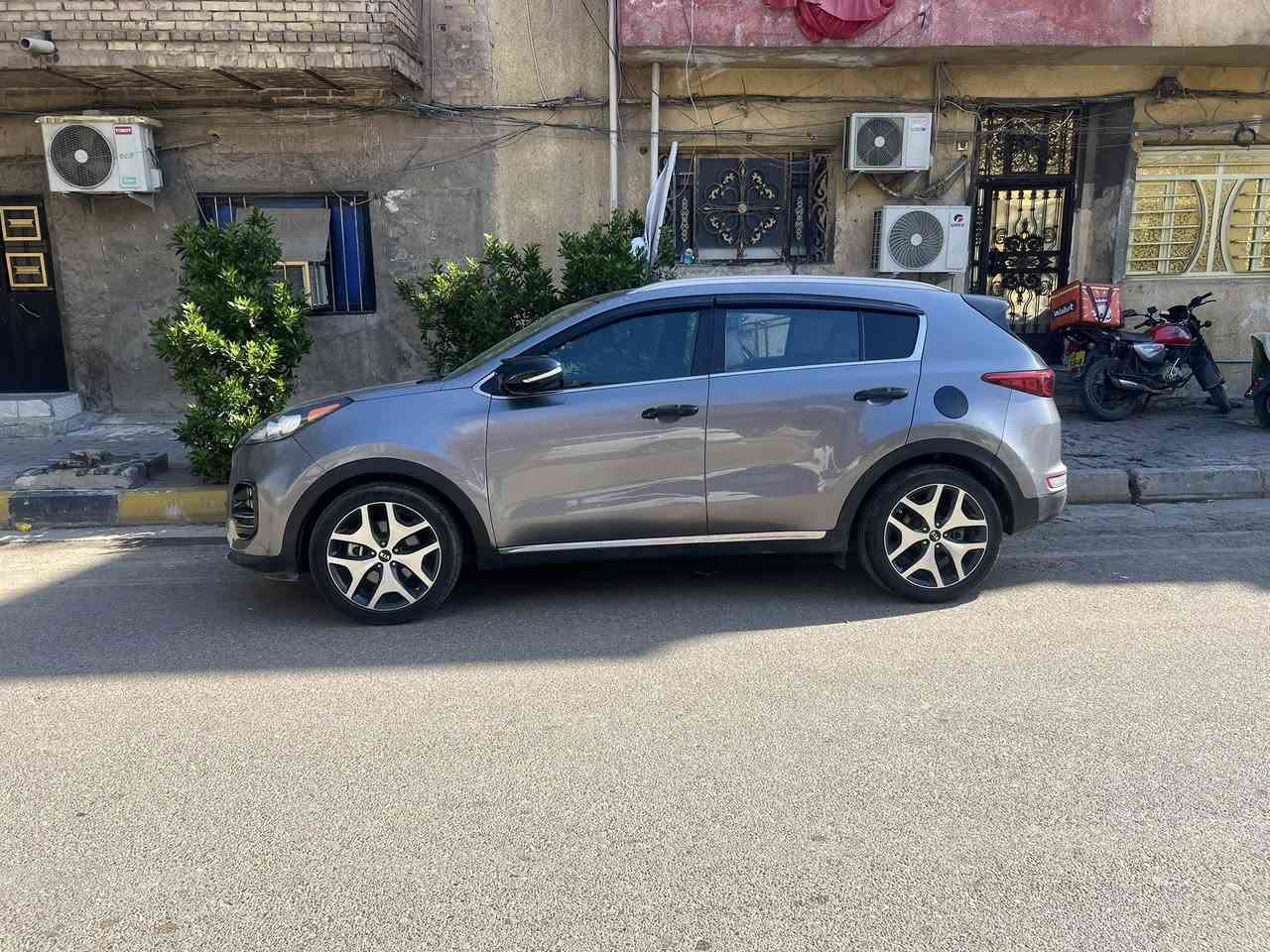 سبورتج ٢٠١٧
سياره فول بانوراما

واحد على واحد 

مكينه وكير ودواخل مكفولات 

المكان بغداد 

السعر ١٤٠ وبيها مجال 

الرقم ‭٠٧٧٦ ٨٥٢ ٨٢٩٨‬
