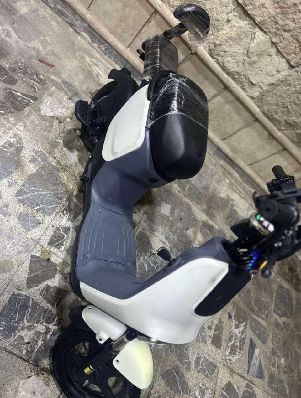 دراجه شحن للبيع 4 بطاريات كبار
حجم 14.250
نضيفه بطاريات نضيفات مابيهن مشكله 
بغداد حي الجامعه /*********** اتصل
