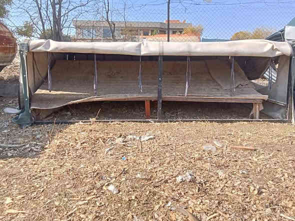 چەمچەی بە قاڵی بە کاملی بە
چادروو شوێنی سنوقەکانەوە بە  هه رسێ لادا ئەکرێتەوە زۆرجوان و خاوێنە چادرەکەی نەدڕاوە بۆ کیای 3000و 2700ئە بێت ژ.م.... ***********واتساپ و ڤایبەرم هه یە السليمانية
