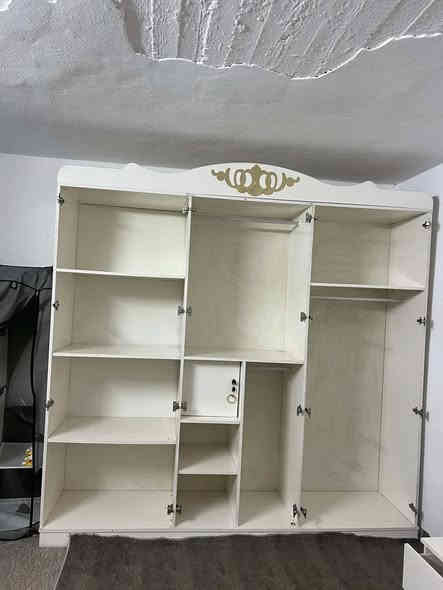 غرفه نوم ابواب شبه جديده  سعر ٤٠٠ بي مجال مكان دهوك ***********
