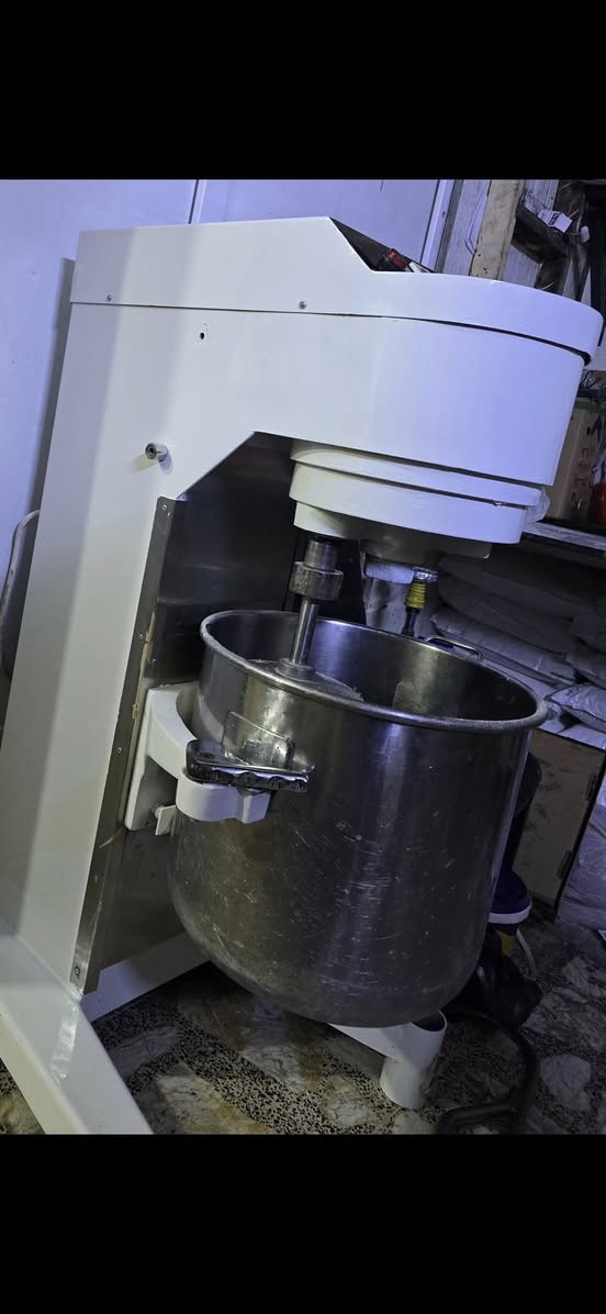 سلام عليكم شباب عندي خلاط تركي 60لتر للبيع العنوان بغداد لاستفسار على رقم ***********
***********
