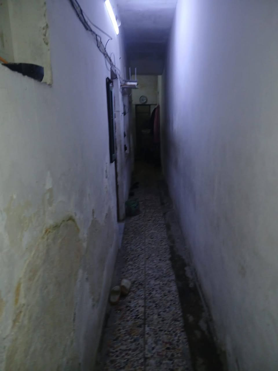 دار للبيع المساحة ٧٥ م الواجهة ٥×١٥ عكادة بناء قديم يباع تفليش او ترميم عام السعر ١٧٠ مليون العنوان كمب سارة (كمب الارمن) هاتف *********** ابو حسين
