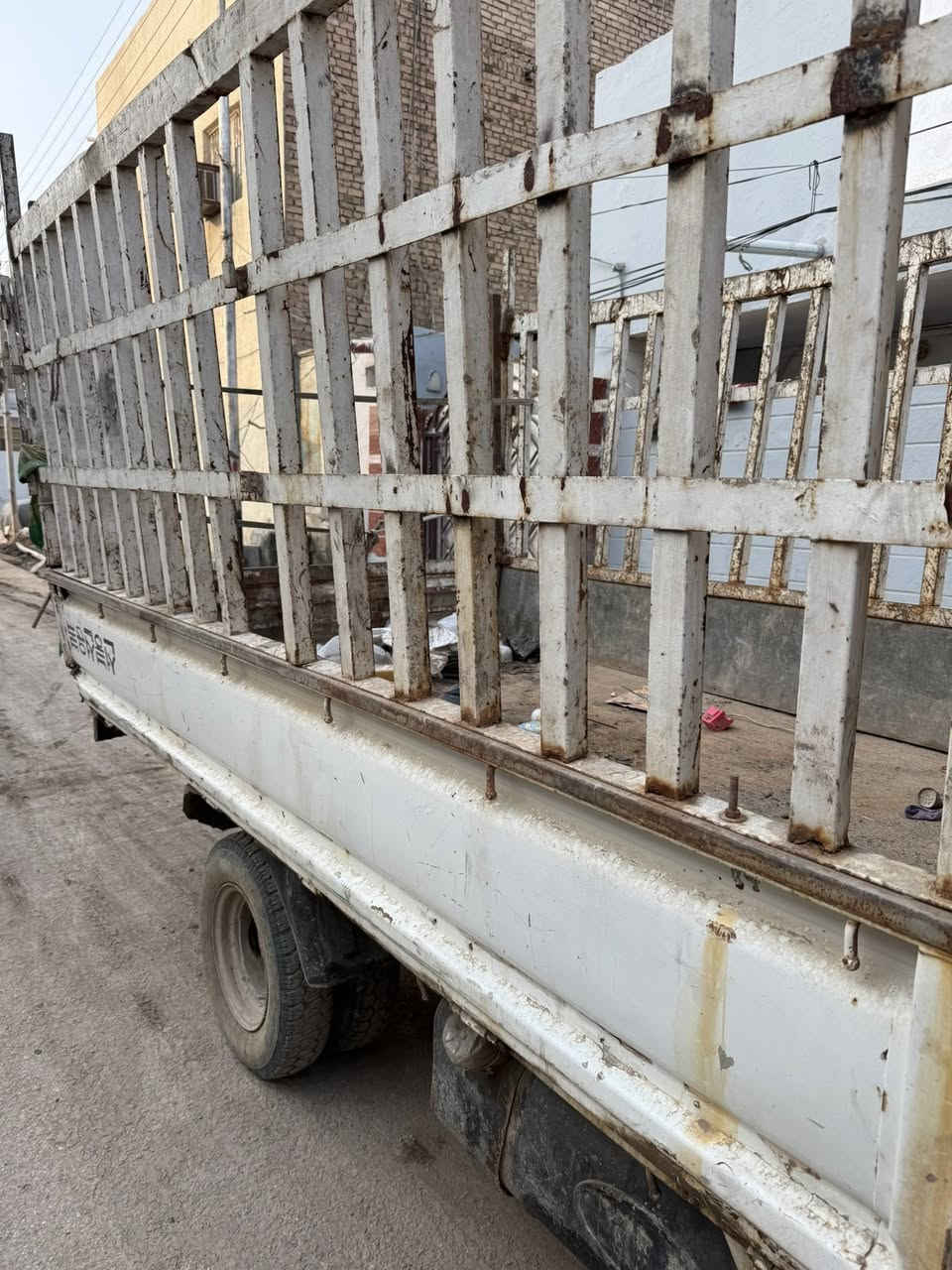 السلام عليكم مكلف بلنشر الشراي يتصل
سياره فونتيره موديل 1997رقم بغداد بااسم ابن عمي اني ويا بنفس المنطقه رقم شاصي موجود كهربائيات كلها شغاله محرك جيد سياره عوزها ترتيب
السعر 37وبي مجال قليل
المكان حله مركز المدينه
***********
