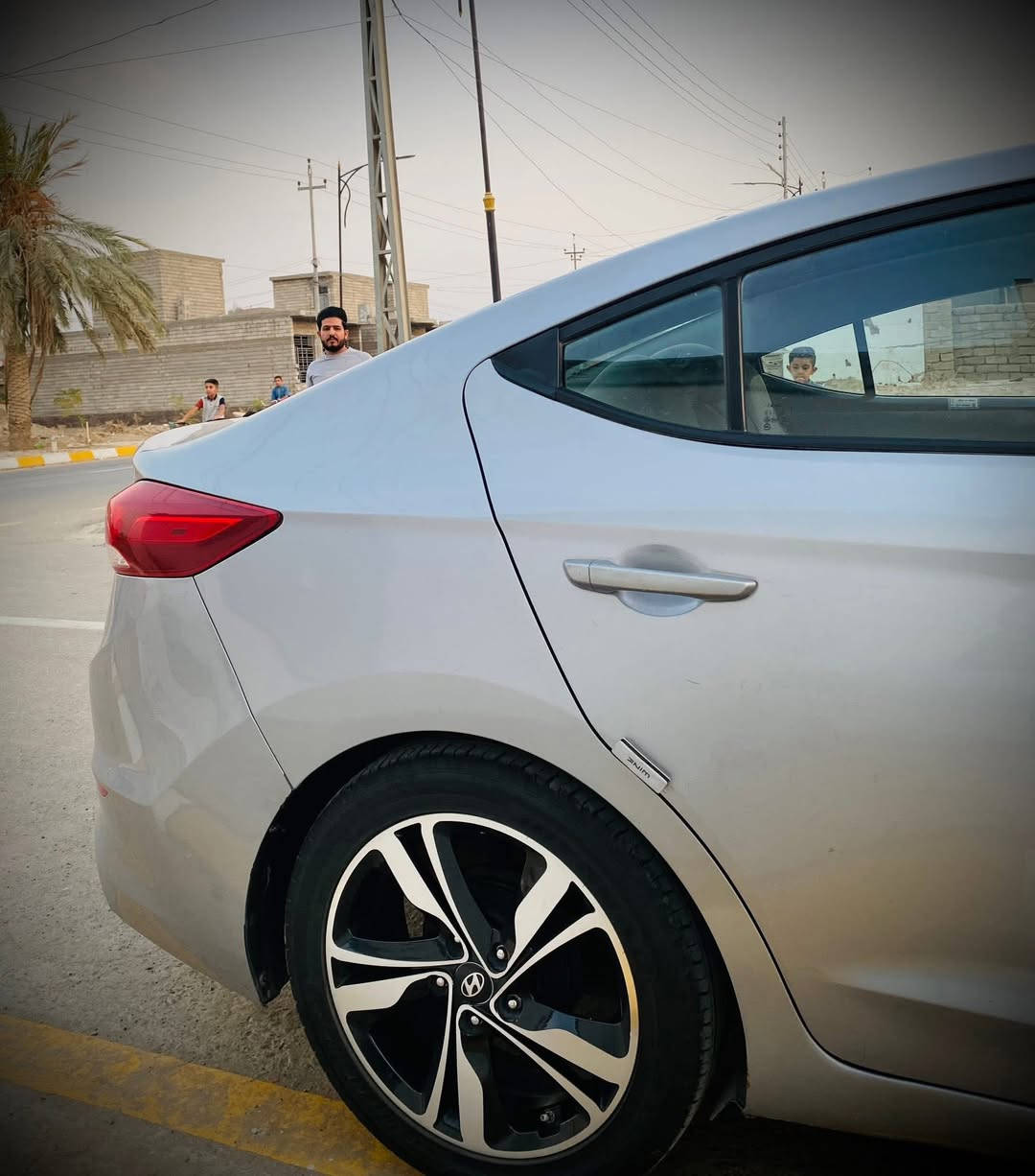 السلام عليكم النترا 2017 للبيع
مواصفات Se 
بدون صبغ أو تبديل
كير شرط 
محرك معمر تعمير درجة أولى بالموصل
دشبول لونين 
تبريد تدفئه شغال
هزه سنويه جديد 
للاستفسار ***********
السعر 130 وبيها مجال
