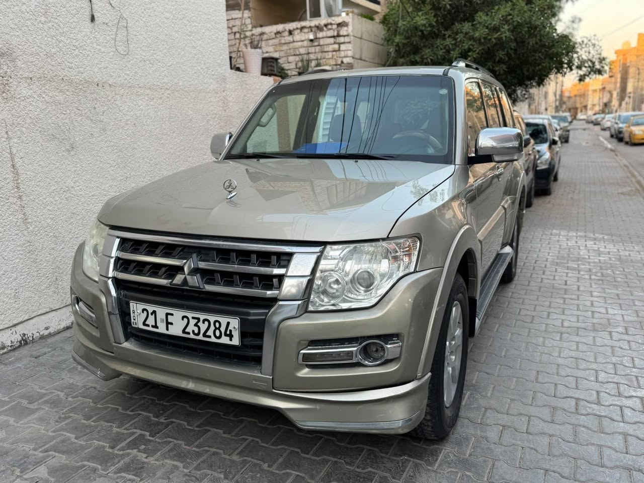 *********** اخت الزيرو 
باجيرو ٢٠١٦ خليجي gls
مكفوله  من ضربه وصبغ 
ماشيه ١٠٠ الف كيلو 
٧ راكب  ٣ قطع تبريد
فول تحكمات ستيرن 
ترحيب  ومري شفط واشاير
  ......   بدون فتحه ......
بلوتوث  اوكس 
كشن سايق جلد  وكهرباء 
داخل صاج 
تبريد  ثلج 
غرفتها جديده  بلاديه 
صدر امامي خلفي  جديد 
كير محرك  خير من الله 
باسمنه تحويل ثاني يوم 
لد امامي 
سبير منازل 
سعرها ١٥٥  ورقه 
اتصال فقط  مكلف بلنشر 
***********

