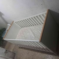 تخت اطفال • كرسي طعام • حالة ممتازة