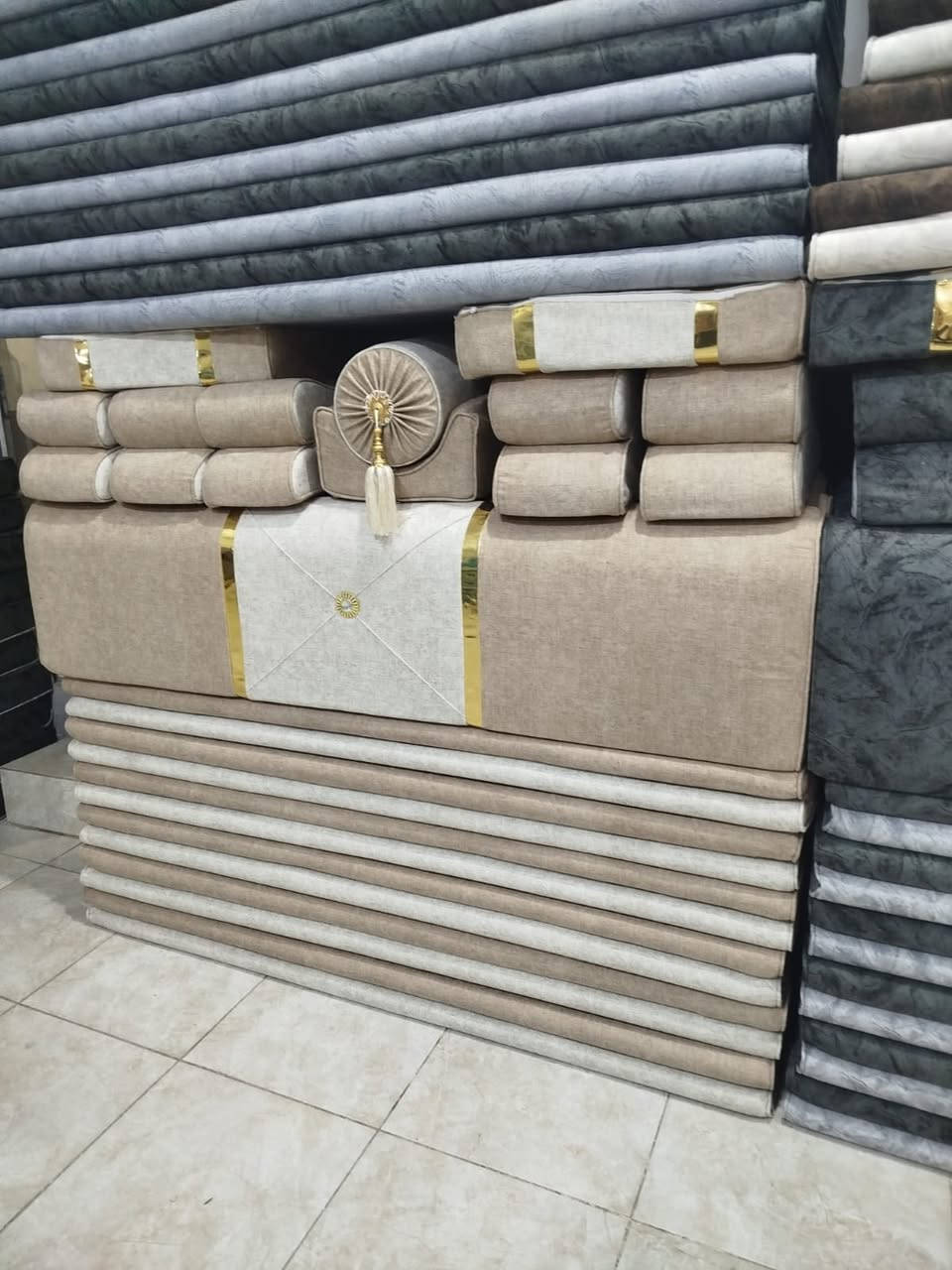 عرض خاص ولفتره محدوده
جلسه عربيه متوفر جمله ومفرد الكميه خير من الله
نوع الاسفنج ضغط عالي 
الضمان ثلاث سنوات 
الشغل درجه اولى 
نوع الاسفنج مميز اول
ارتفاع المقعد ١٠سم
عرض المقعد70سم
طول القطعه ١٨٠سم عداد المجلس كامل ؟؟20 قطعة 
العنوان أربيل 
توجد خدمه توصيل لكافه المحافظات 
للحجز او الاستفسار راسلونا ع الصفحه 
او الاتصال ع الرقم وتساب ***********:***********
