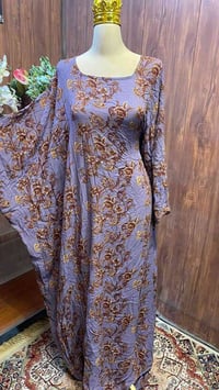 ملابس • متوفر