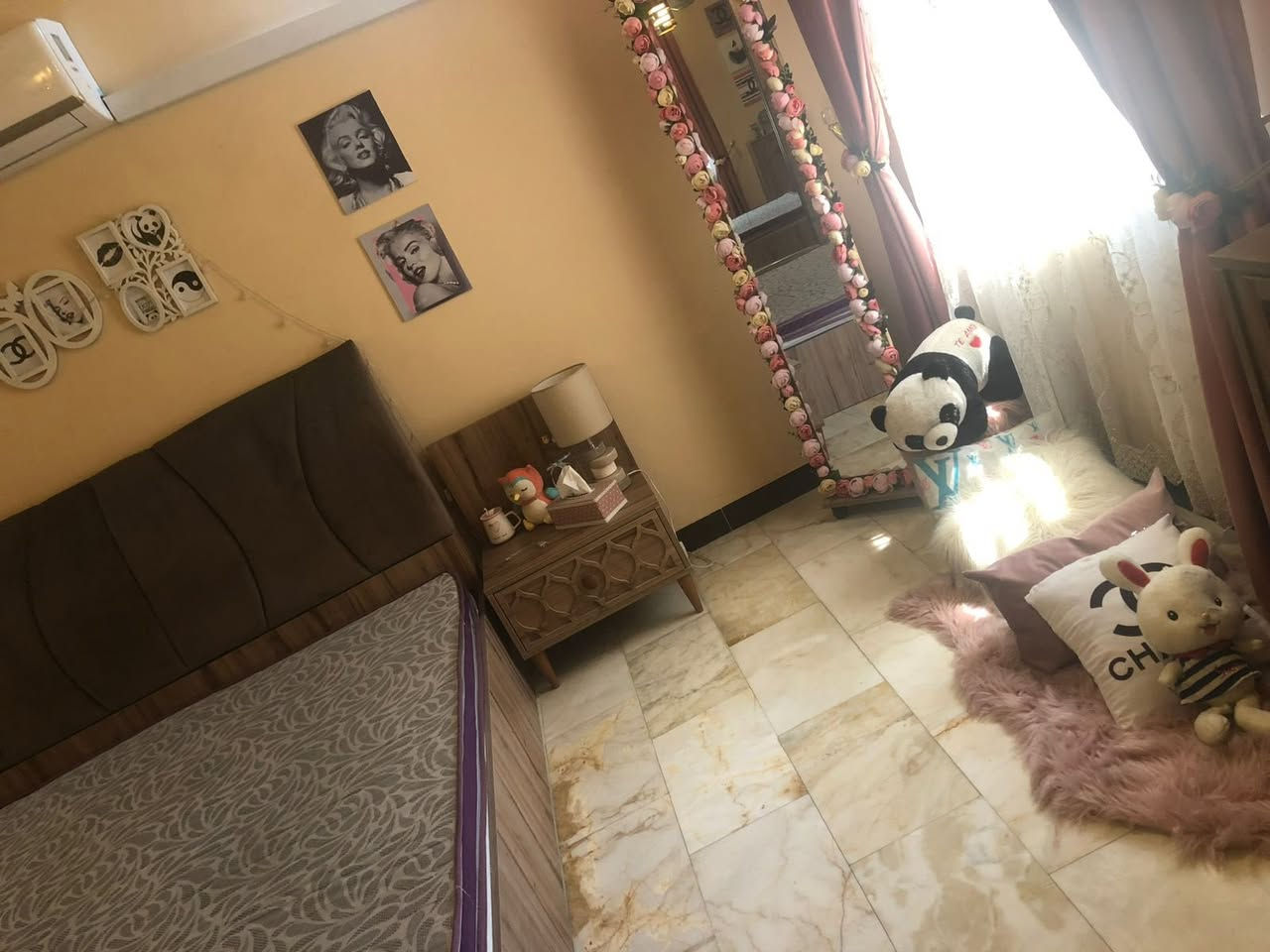 السلام عليكم
غرفة نوم تركية نفرين نظيفة جدا جدا للبيع مع هدية زولية وية الغرفة وشازلونة وتيبلام والسعر جدا مناسب 
غرفة بناتية ايضا للبيع نظيفة جداا مع هدية زولية ووتيبلام 
سبّلت كنتوري 3 طن للبيع 
للتواصل الاتصال على هذا الرقم 
*********** 
المكان بغداد
