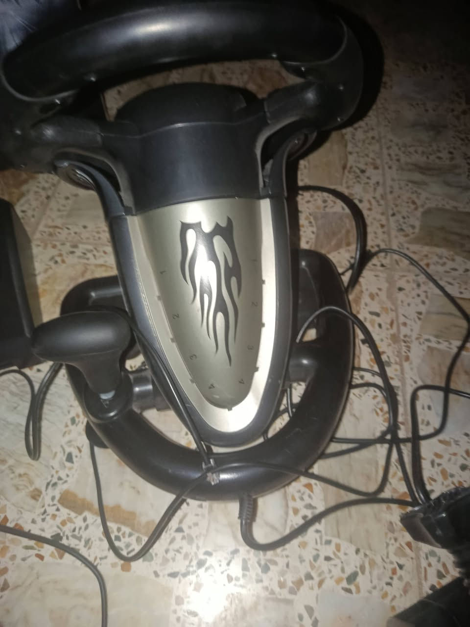 السلام عليكم
دركسون  V3 مشتغل قليل سعره  50 قفل
 
 UBS مشتغل قليل سعره 40 قفل 
مكاني بغداد التاجيات توصيل ماعندي
واتساب ***********
