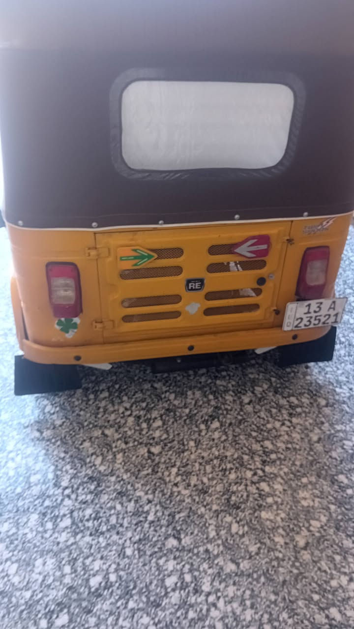 اسلام عليكم تكتك ١٩ رقم وسنويه الكشره كفاله ماعده رشه بلغد جماليه
فراش دوشمه 

مسجل تخم تاير 

مكينه لاتنقيص لاتبخير  ناعمه 

التكتك جاهزه كبل للشارع 

المكان المجر الكبير 

السعر ٥ و ٦٠٠ وبيها مجال قليل للشراي 

الاستفسار ‎0781 451 5169
