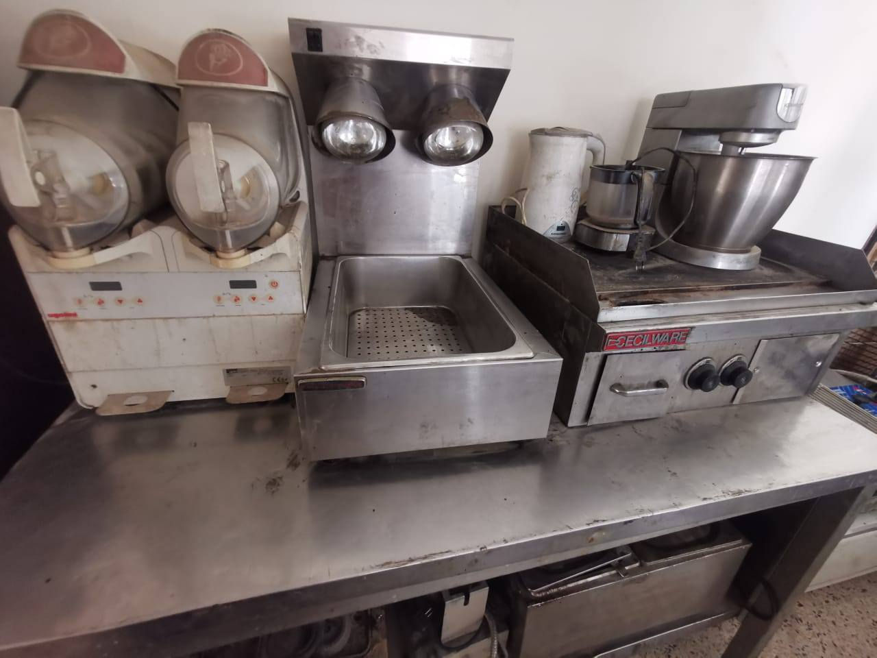 *كافة المواد للبيع *
غراض مطعم ومستلزمات تجهيزات غذائية 
متكامله للبيع

يرجى زيارة
 المخزن للمعاينه والاتفاق على الاسعار
بغداد- الاعظمية - شارع الضباط
سعر خاص في حال شراء كامل المواد او لمجموعه قطع
للاستفسار 
يرجى التواصل على واتس اب 
***********
