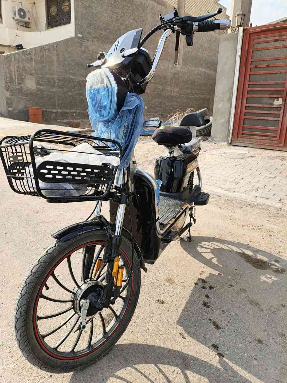 سلام عليكم بايسكل شحن للبيع بطاريات كلهن جدد قبل أسبوع شادهن السعر 450 وبيه مجال بسيط للاستفسار ***********/***********
