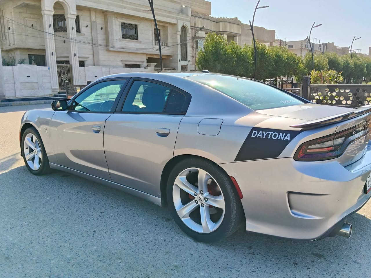 سلام عليكم
جارجر مديل 2018 متومه وكامله 
محرك 3600 
كص جنطه 
كشن جلد مخمل SRT
كير محرك كفاله 
تشغيل عن بعد
سياره جاهزه وتخبل 
مكاني بصره 
السعر 80 
التلفون ***********
