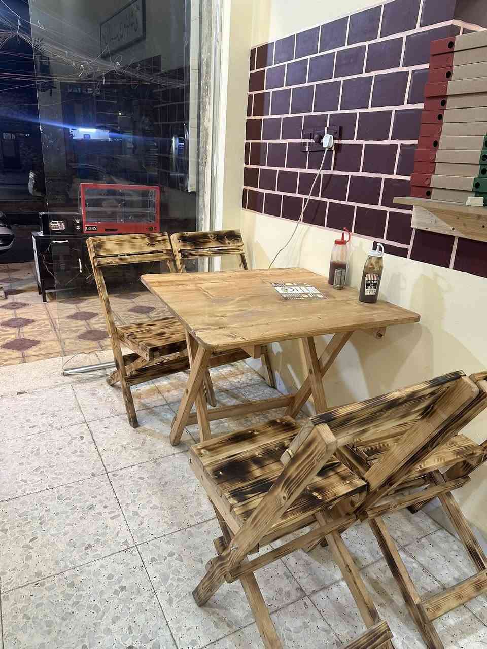 ميز عدد ٣ مع ٤ كراسي لكل ميز سعر الميز الواحد مع الكراسي 65 الف / يصير الحجم 80ب80. تواصلوا خاص او ع الرقم *********** مستعجل على البيع كلش ونوعية خشب زينة
