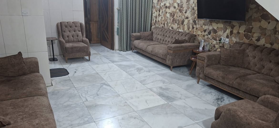 السلام عليكم تخم تركي ١٠مقاعد السعر ٨٥٠ المكان البياع***********

