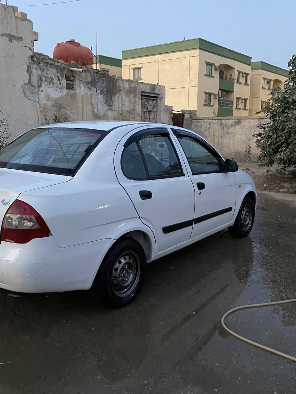 السلام عليكم سيارة طيبه موديل ٢٠٠١٤
السيارة جاهزة حداديه تبريد مرشوشه حزام
السيارة رقم بصرة عندي بيها وكاله عامه مداور ثاني يوم 
العنوان ناصريه رقم الهاتف ***********
