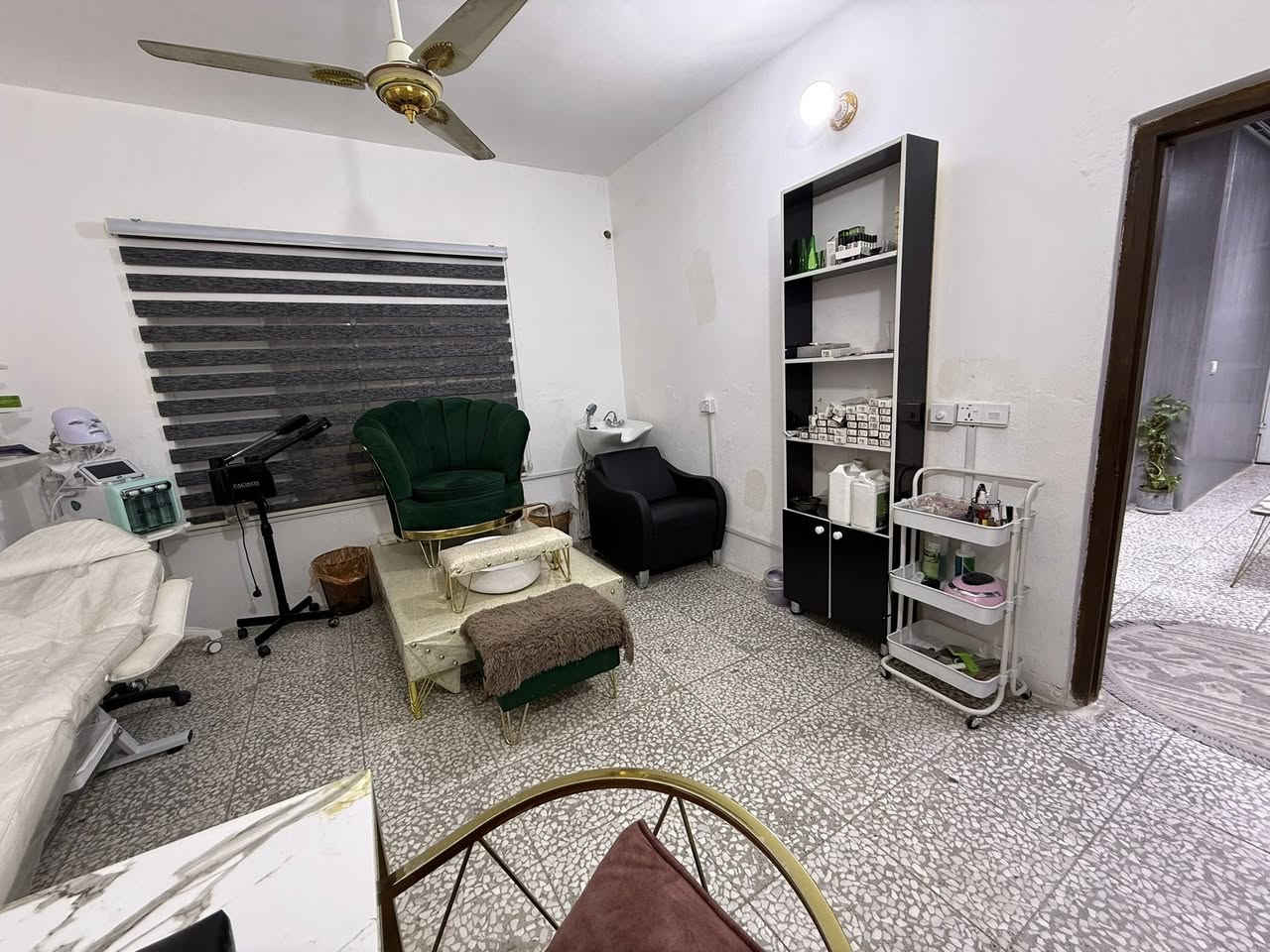 سنتر تجميل للبيع فقط الاغراض
العنون بغداد الشعب 
التواصل والاستفسار ***********
