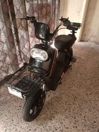 ماطور شحن نضيف للبيع يحتاج بطاريات السعر 150بي مجال. 07716866368