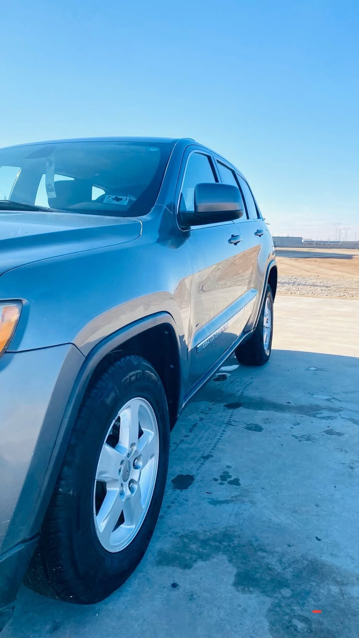 جيب لاريدو موديل 2012 كلين تايتل
نص فول
محرك 6 سلندر 3600 فور ويل
رقم اربيل 
هزه جديده
اللون نفطي 
الاضرار مبينه في الصور وهي طفيفه 
السعر 165$ 
العنوان الموصل 
***********
***********
