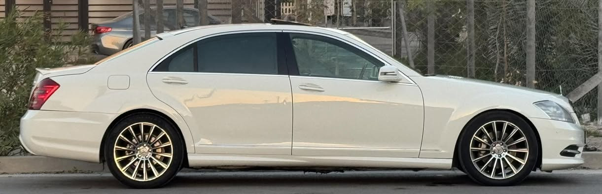 Mercedes S350 2007 مرسيدس اس / باب طويل
للبيع او مراوس 
خليجي مكفوله من الضرر
صبغ هلال الجاملغ الخلفي فقط
بدون شخوط / بدون رصعات 
عليها كت كامل AMG 2013 
المواصفات فول 1/1 :
- محرك v6 عقل الفوك المرغوب
- فتحة سقف SlideRoof
- ابواب شفط كهرباء
- صندوق كهرباء
- داخل لون بيجي و قهوائي مطعم ب صاج
- كشنات جلد + خزن Memory
- كشنات كهرباء امامي / خلفي
- شاشة وسائط + كاميرا خلفية
- شاشات بالتجاوي و تحكم خلفي
- ثلاجة خلفية
- مري شفط / اشارة بالمري
- ماوس تحكم + تحكمات ستيرن
- حساسات اصطفاف امامي / خلفي
- سيدي جينجر 6 اقراص
- سستم صوت HarmanKardon
- ستيرن كهرباء و تدفئة
- تبريد منفصل + قطعتين مع تحكم خلفي
- لايتات داينمك اوتو Dynamic 
- بردات ابواب + برده خلفية
- تچاوي كهرباء امامي + خلفي
رقم اربيل الجديد 
السعر 183 ورقه بيها مجال
السيارة كل شي بيها بلادي و كل اوبشناتها شغاله
تايرات جدد شادها 
مسويلها ادامه سيرفس كامل و لا كلوب مشتغل بالدشبول
عنواني بغداد / الكرخ
***********
***********
