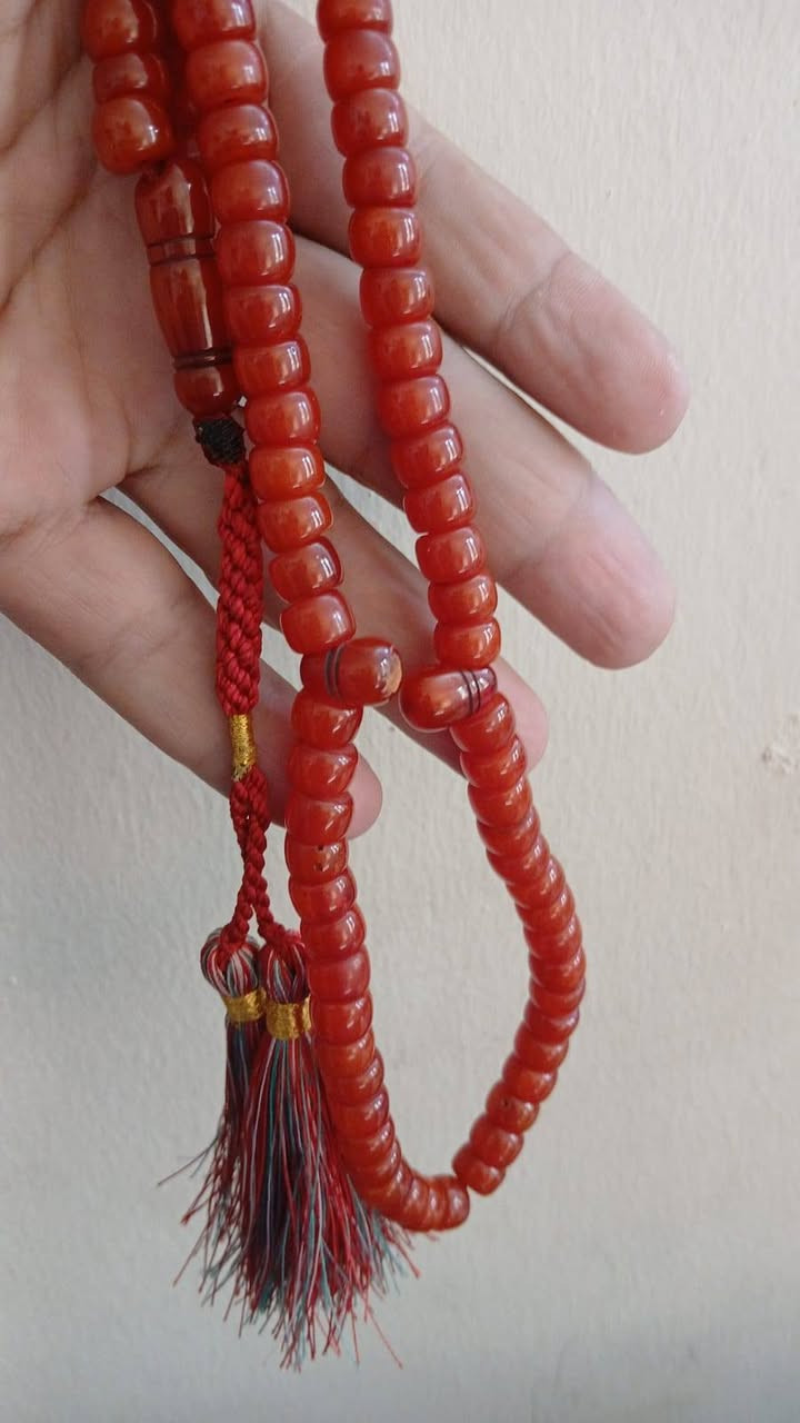 سلام عليكم
سبح سندلوس المانيه جراخه فغانيه 
ميه واحد شاه وجه بموه 
شغل قديم البيع فقط 
مكان الشطره تفاصيل خاص  ***********
