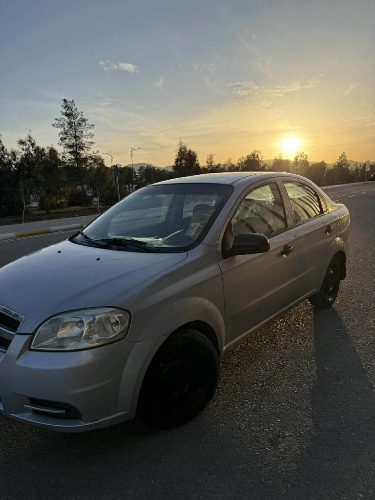 ئەفیو ۲٠٠۸ نموونە لە جوانی 
تەقەو رەقە گێر مەکینە بەشەرت 
رەنگی سلفەر بەبێ کاڵبوونەوە 
مەکینە گەورەی مەرغوب گێڕ عادیە سەر چەمەڵخی  دوایسەکن کە لە وێنەکە دیارە پەڵەیکی بۆیاخە 
لەگەڵ دەرگای دوای سەکن گۆراوە بە بیلادی سەنەوی بەسەر چووەتەحویلی بەشەرت
رەقەم سلێمانیە
$٥٤ وەرەقە ومەجالیشی تیایە
*********** السليمانية, العراق
