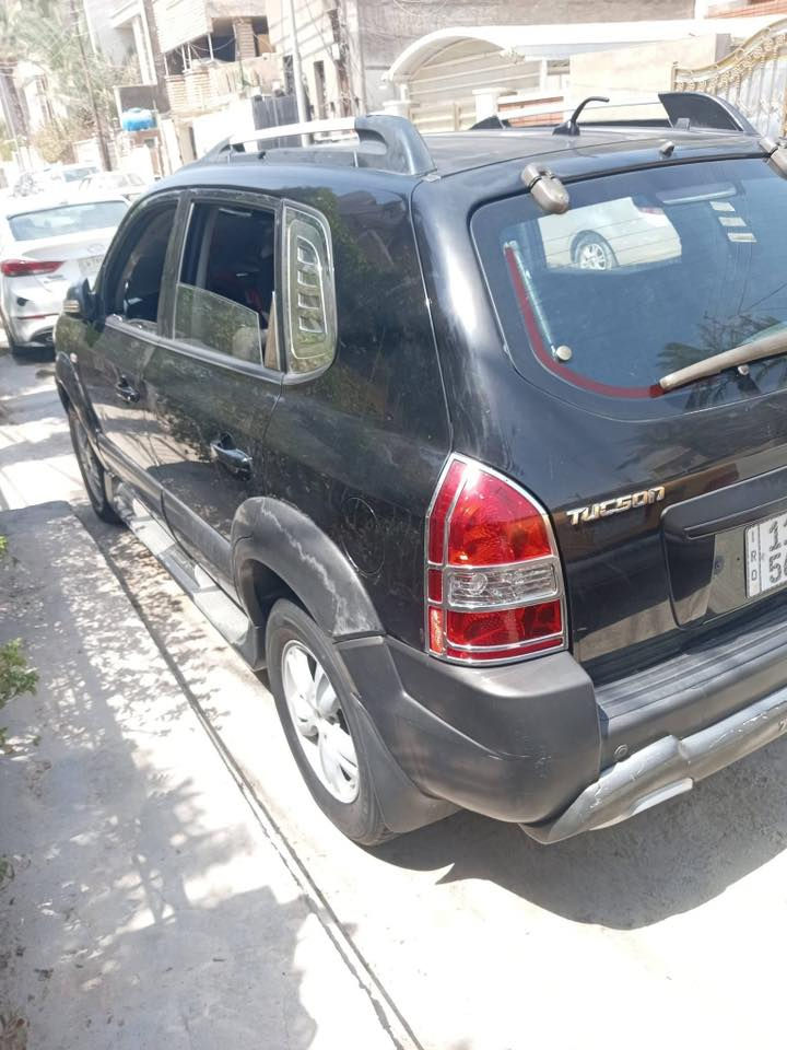 السلام عليكم توسان 2009 خليجي
سيارة بأسمي الرقم بغداد حلو (اربع ارقام) دولي مشروع وطني- هزة جديدة
 سيارة خير من الله واحلى من الصور جاهزة وترايك وين ما يعجبك
بيها قطعة واحدة صبغ بس البنيد بسبب جراد بدون تبديل{ السونار مرفق مع الصور بالمنشور} 
 كير /محرك/ تبريد /صدر خلفي امامي/ تخم تاير ويلكم/ دوشمة نظيفة كله بشكل ممتاز 
المواصفات:  المحرك اربعه سلندر- دوش المرغوب
 الداخل مالتها اسود 
مكاني بغداد
 السعر المطلوب50 ورقة وبيها مجال للشراي

للاستفسار التواصل على الرقم ***********
