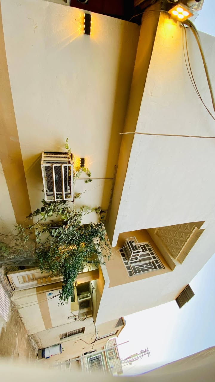 السلام عليكم
دار للبيع كربلاء باب طويريج
عامود ٢٧ يبعد عن الولايه ٥٠٠ متر
قرب مجمع البغدادي للدراجات 
مساحه 100 متر واجه 13 نزال 8
بناء حديث طابقين 3 غرف نوم
سعر 185 مليون
طابو زراعي سند ٢٥ إقرار قاضي 
للتواصل مع صاحب الدار ***********
