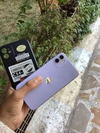 ايفون ١١عادي ذاكرا 128 مبدل شاشه نوعيه جيدا وبطاريه مال تفصيخ جهاز كدا...