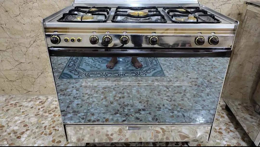 السلام عليكم
طباخ مصري كريازي 5 عيون نضيف اخو الكارتون
نار زركه حتى الفرن
للاستفسار 
***********
***********
