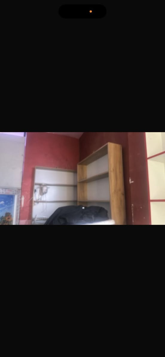 سلام عليكم من رخصه صاحب الصفحه عندي فترينات عدد 3 ثنين نضيفات ثنين جوزي وحده ابيض بأحمر الطول 250 العرض مالتهم 1متر كلش حلوات ونضيفات للبيع ال3 ب120 وبيهن مجال بسيط رقمي *********** بغداد حي العامل
