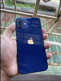 سلام  عليكم ايفون 12 العادي كلشي مامبدل بي ونضيف شخط مابي بس بطاريته م...