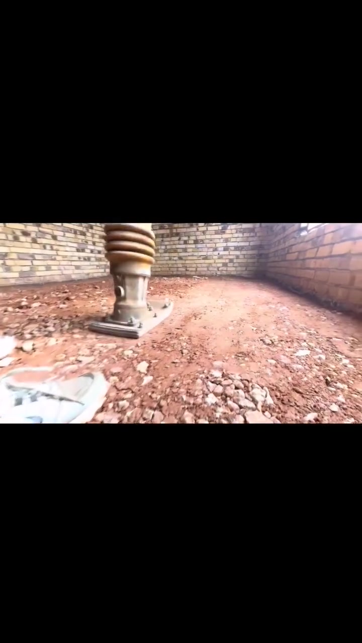 سلام عليكم على بركة الله نشتغل كافت البويت تنضيف وحدل وصبة نضافة وتكشير جدران مكان الديوانية قضاء غماس التواصل على *********** بي واتساب
