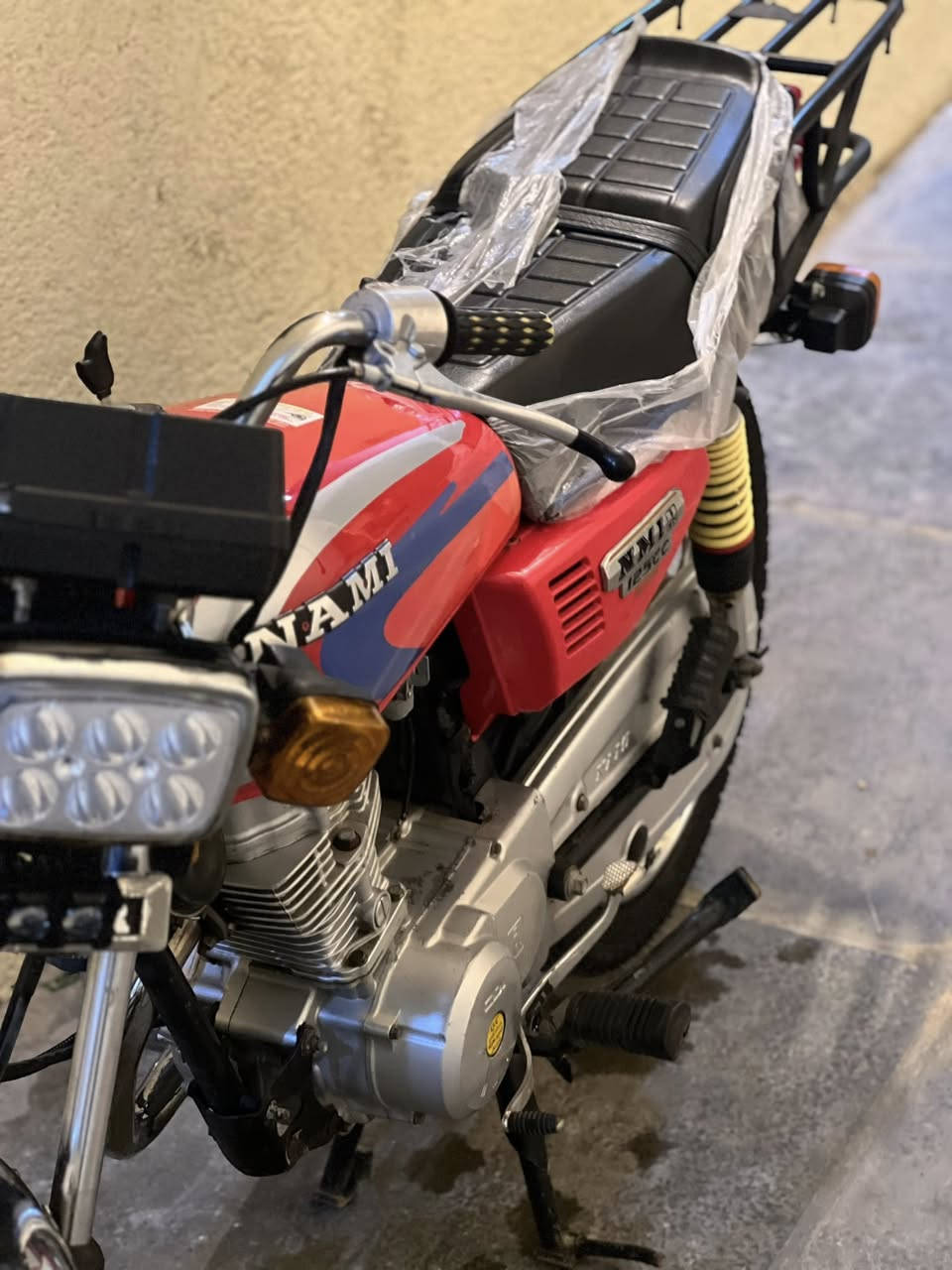 البكان عماره مطعم طوحين
السلام عليكم

دراجه محرك نامه اصلي المحرك مفتوح 
غراض كله جديد واصلي مال جناي  
الدراجه بدون اوراق (كلك) مكفوله من كلشي 
السعر 625 وبيها مجال 
الرقم ***********
