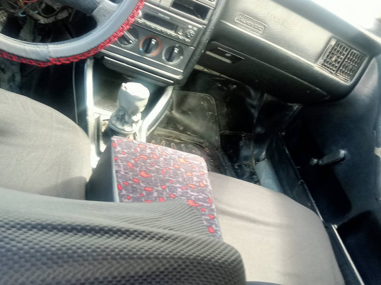 السلام عليكم اخوان اودي محرك 08 الأصلي سياره شرط التحويل بيها قاصر وأحد سعرها بلاش بلاش قرامات صفر تايرات كهربائيات كها شغاله محرك شرك السعر 16 وبيها مجال حك الجيه سياره حلوه مصرف بانزين متصرف خلاص *********** مدوشمه جديد
